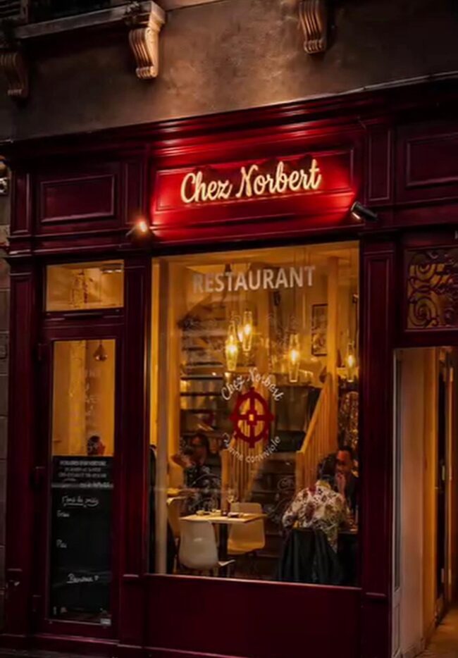 devanture du restaurant Chez Norbert à Mulhouse éclairée de nuit